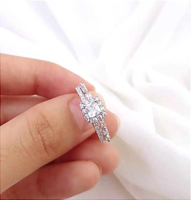 Elegant Modern Silver-Plated Ring